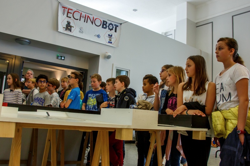 Fichier:20160527 festhi sciences - technobot 013.jpg